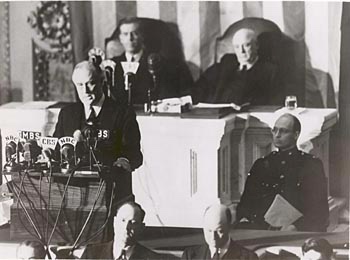 Fdr_delivers_speech.jpg